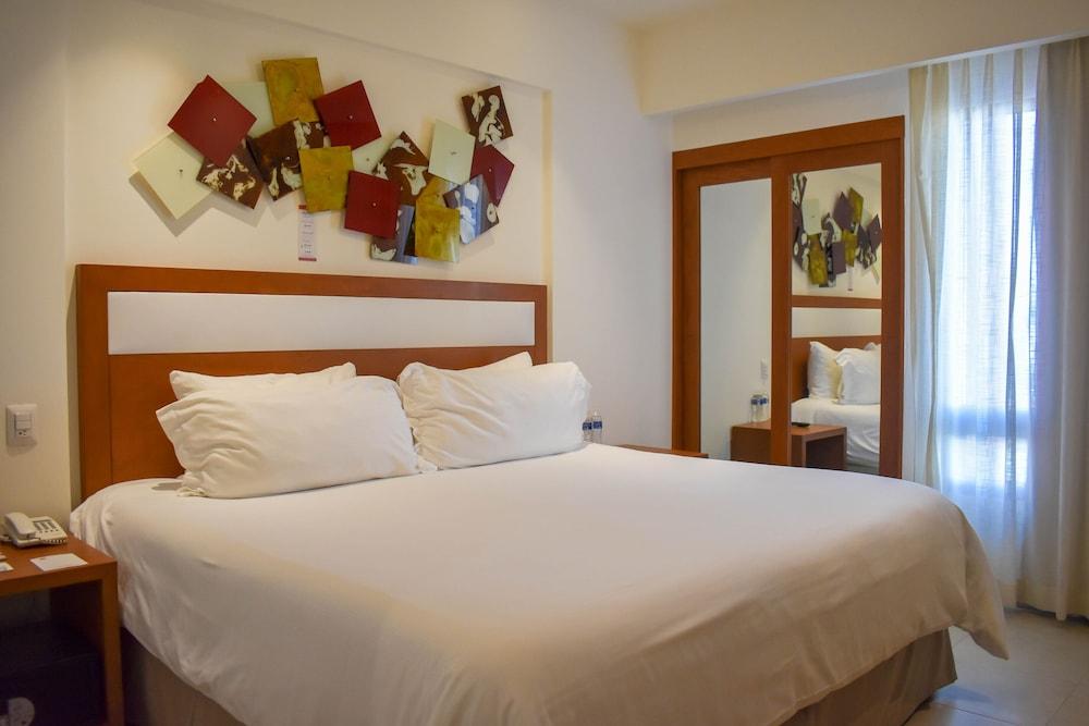 Ambiance Suites Cancun Exterior photo